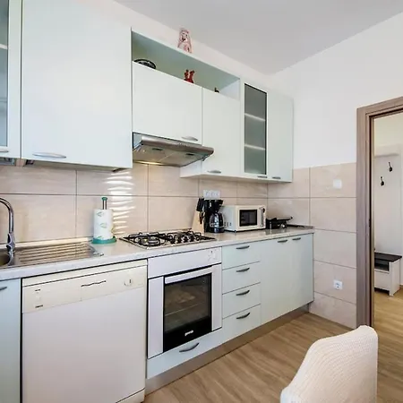 Beautiful For Rest And Restful Sleep Apartman Pula