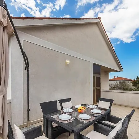Beautiful For Rest And Restful Sleep Apartman Pula