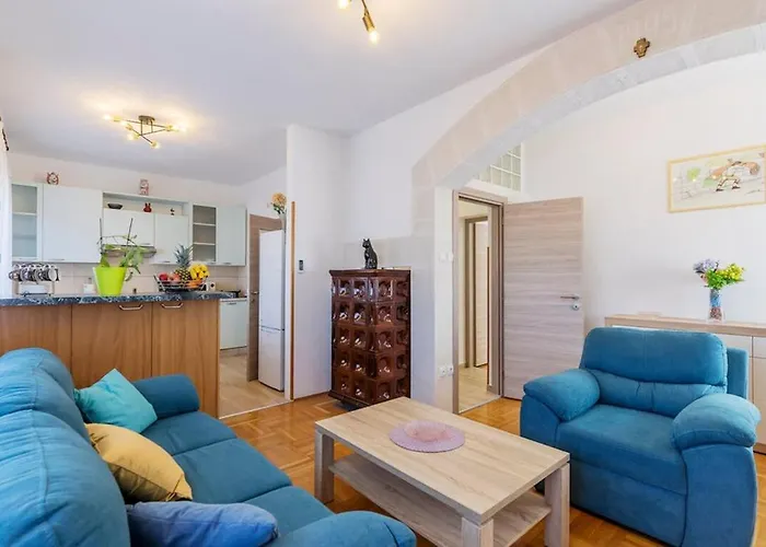 Beautiful For Rest And Restful Sleep Apartament Pula